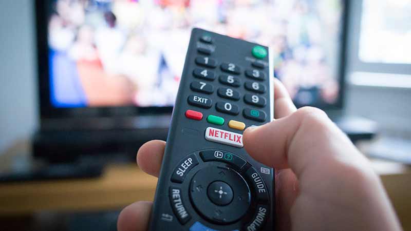 Selecionar Netflix no comando da televisão